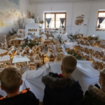 Már látogatható Geresdlakon a falu mézeskalácsba sütött mása, a Mézeskalácsfalu. Fotó: MTI