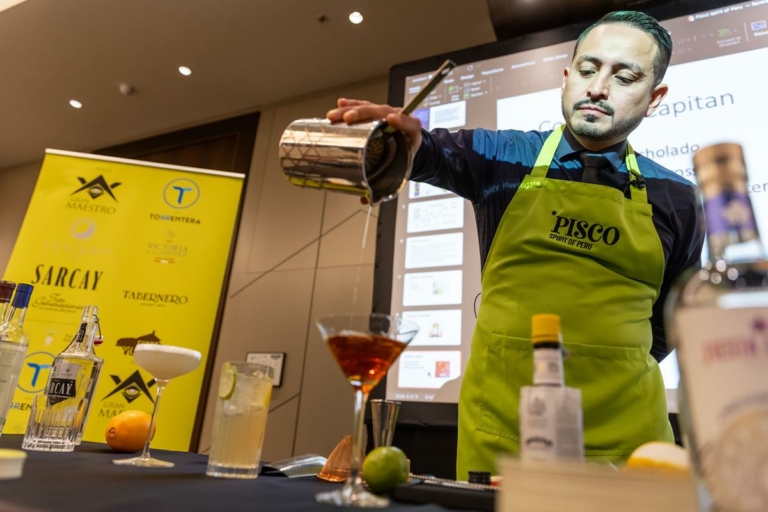 Pisco, a perui szőlőpálinka meg akarja hódítani a magyar piacot is. Masterclass Budapesten. Fotó: Hirling Báling