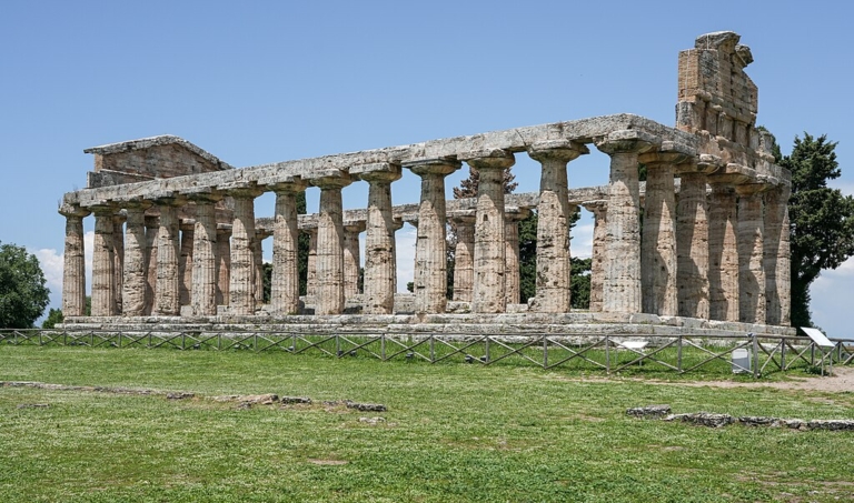 ókori templom Paestum Poseidonia