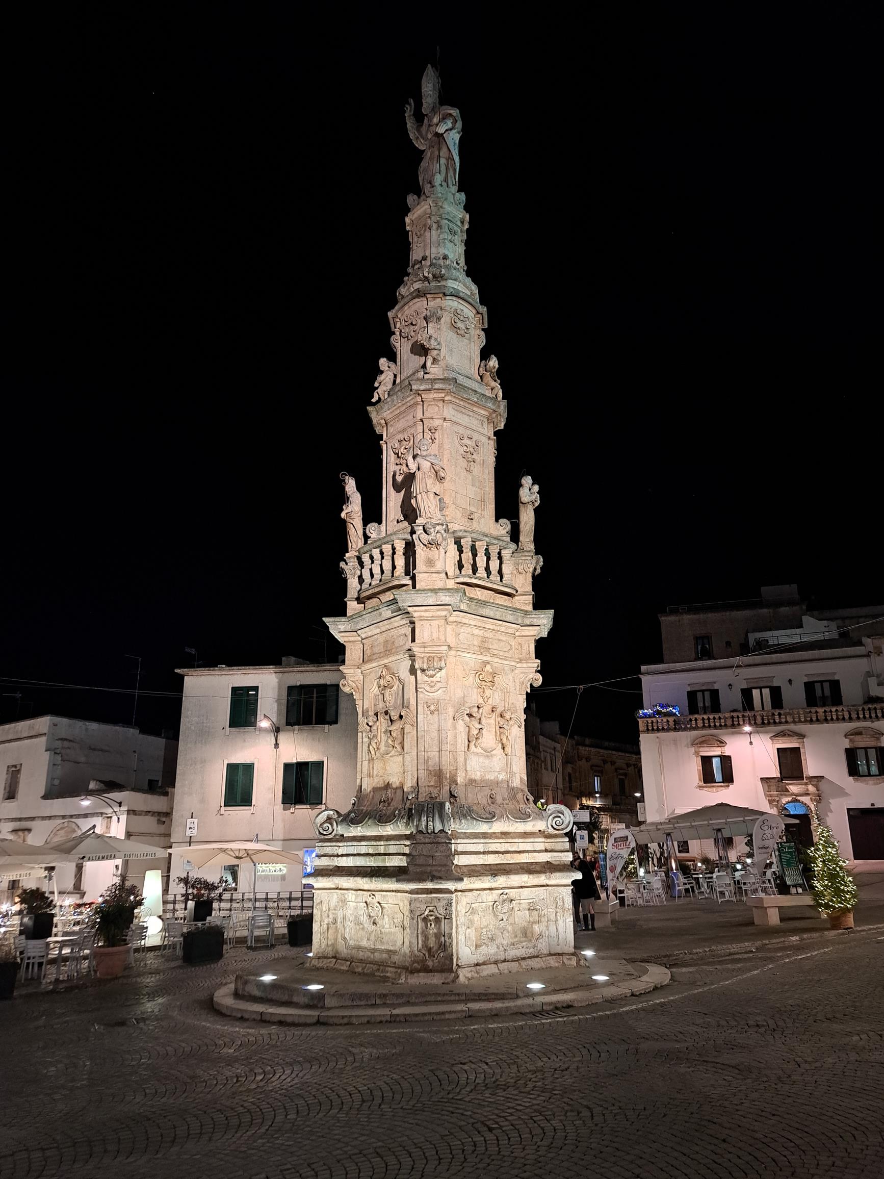 Oszlop - Ostuni, Puglia