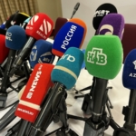 Baku, Azerbajdzsán, előrehozott elnökválasztás 2024. Exit poll a szavazóhelyiség közvetlen közelében. Fotó: Daily News Hungary