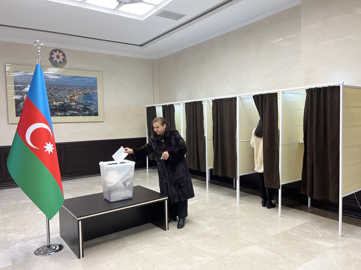 Baku, Azerbajdzsán, előrehozott elnökválasztás 2024. Fotó: Daily News Hungary