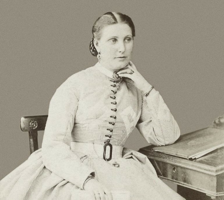 Sass Flóra felfedező nő