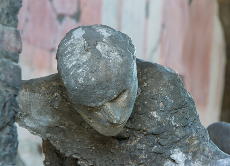A közeli Pompeiiben az üvegesedés helyett teljesen más folyamatok mentek végbe