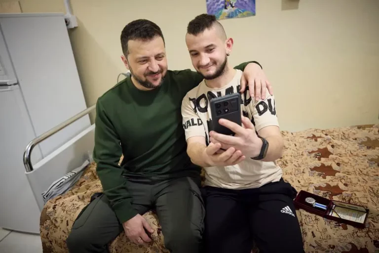 Zelenszkij fiatal katonákat is háborúba küld