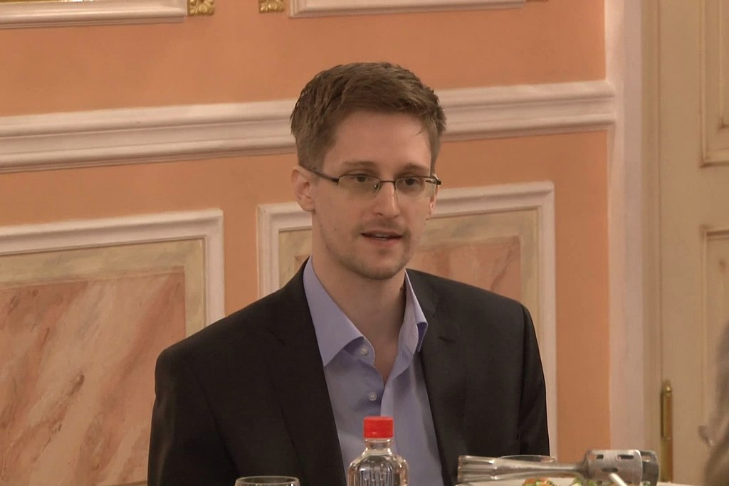 Edward Snowden OpenAI problémák