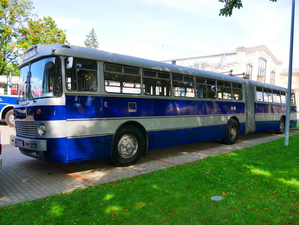 Ikarus 180