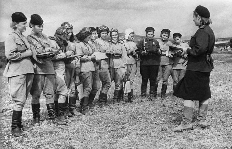éjszakai boszorkány női bombázók