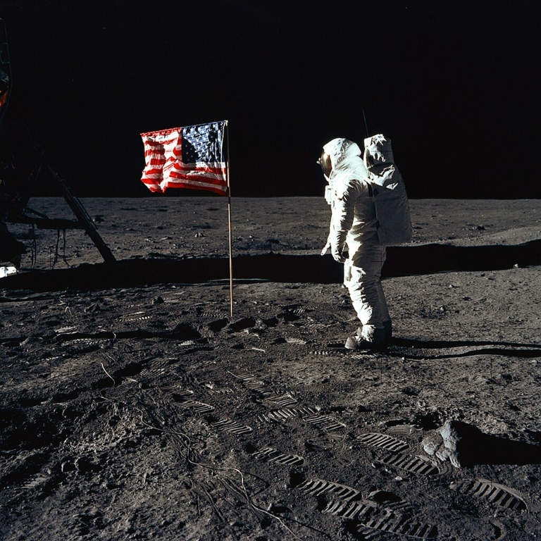 Buzz Aldrin az amerikai zászlóval Hold bizonyíték teknős