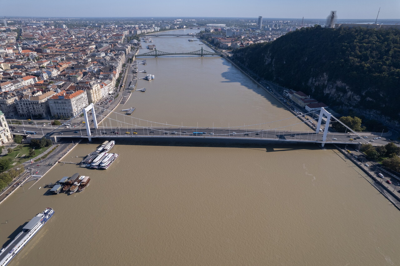 Duna tetőzik árvíz árvízvédelem