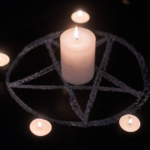 satanizmus, összeesküvés