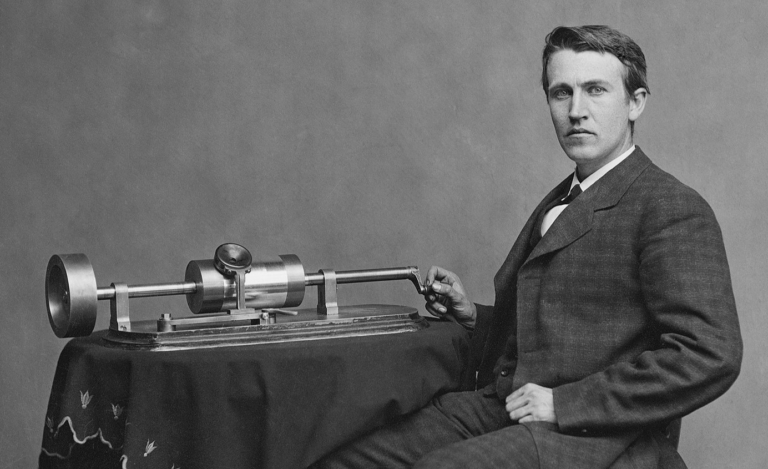 Thomas Edison feltaláló fonográf