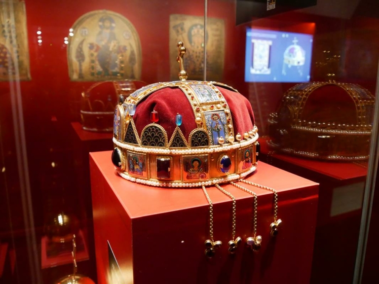 A Szent Korona másolata keret