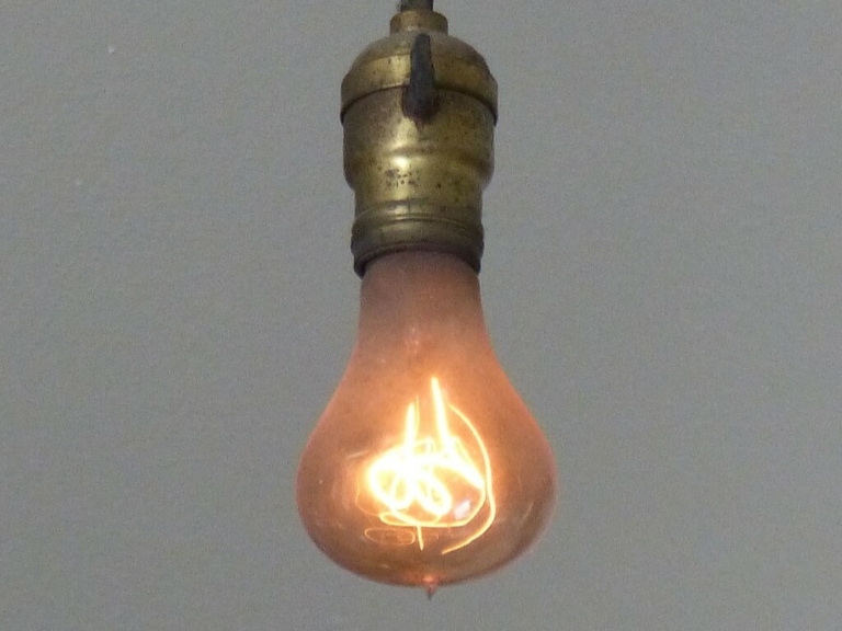 évszázados villanykörte izzó