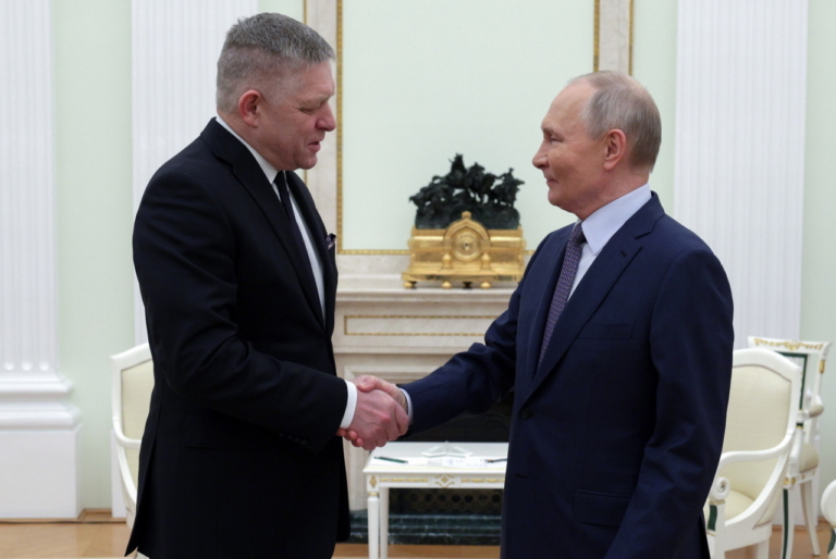Robert Fico szlovákia szlovák miniszterelnök Vlagyimir Putyin orosz elnök háború