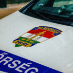 magyar rendőrség rendőrautó eltűnt egyéves gyermek magyar milliárdos