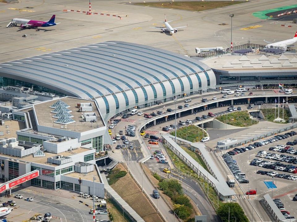 Budapest Airport utazás turizmus TUI