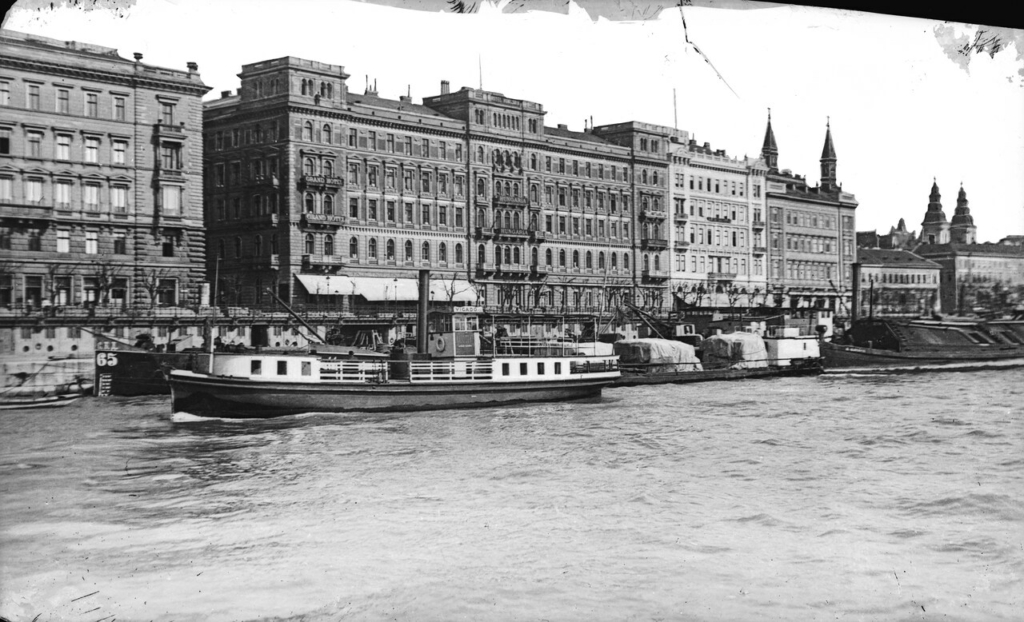 Fortepan Dunakorzó szállodasor Grand Hotel Hungária