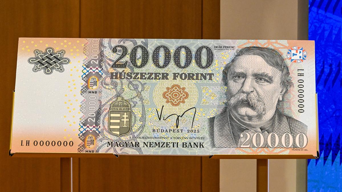 Mától megvátoznak a forint bankjegyek, új aláírás kerül fel rájuk - képek