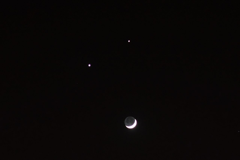 együttállás hold vénusz jupiter szaturnusz mosoly arc