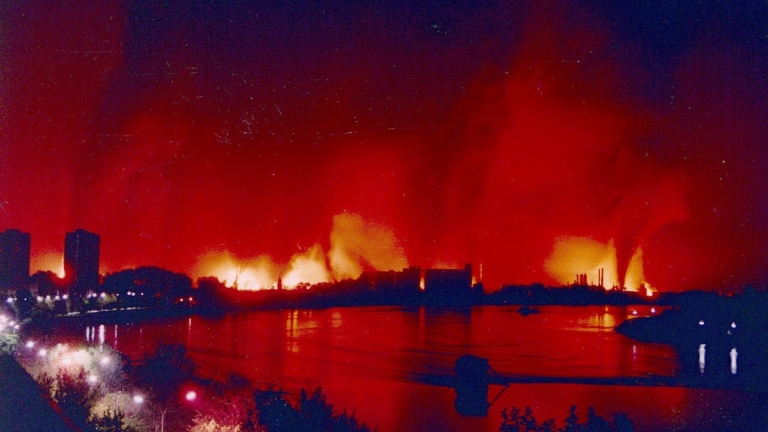 Újvidék Novi Sad bombázás NATO Jugoszlávia szerbia