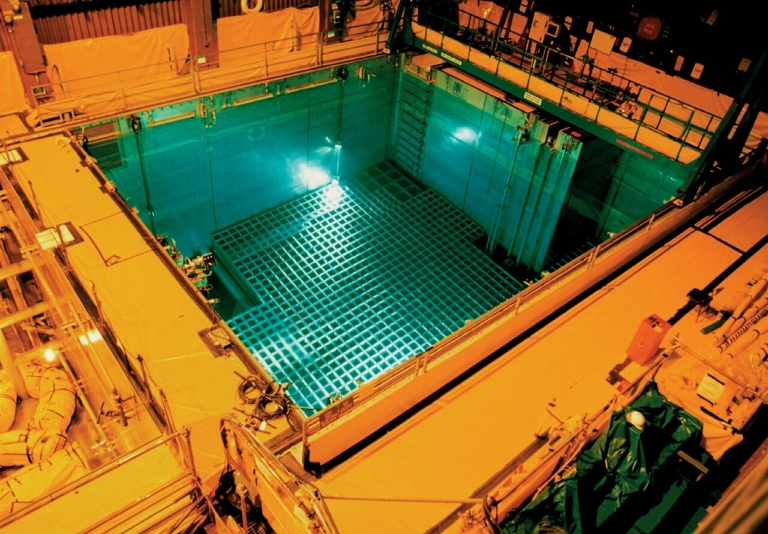 nukleáris atomerőmű reaktor pihentető medence kazetták