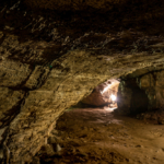 történelem barlang