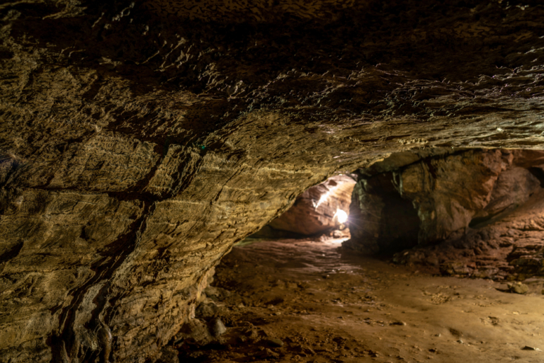 történelem barlang