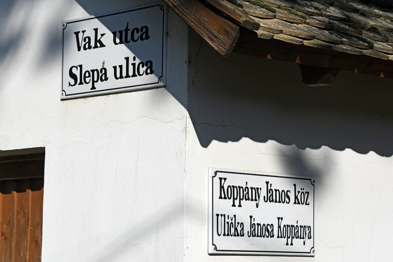 utcanév Tótkolós utcatábla falu