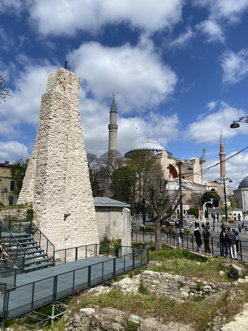 A ciszterna feletti vízvezeték és a Hagia Sophia bazilika