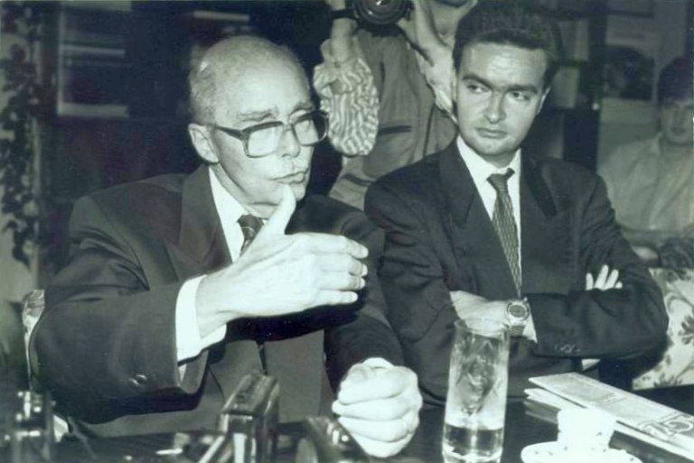 Habsburg Ottó (1912–2011) osztrák-magyar trónörökös fiával