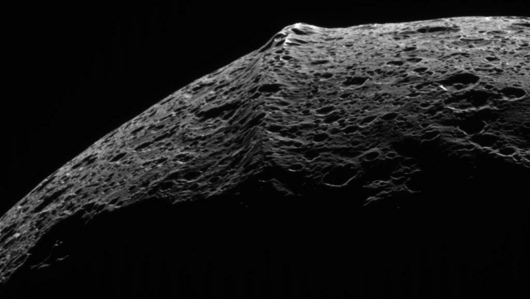 Szaturnusz holdja Iapetus