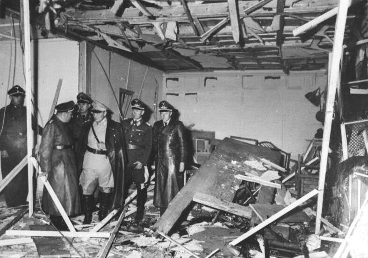 A Hitler elleni merénylet helyszíne a Farkasveremben 1944. július 20-án, a robbanás utáni károkkal