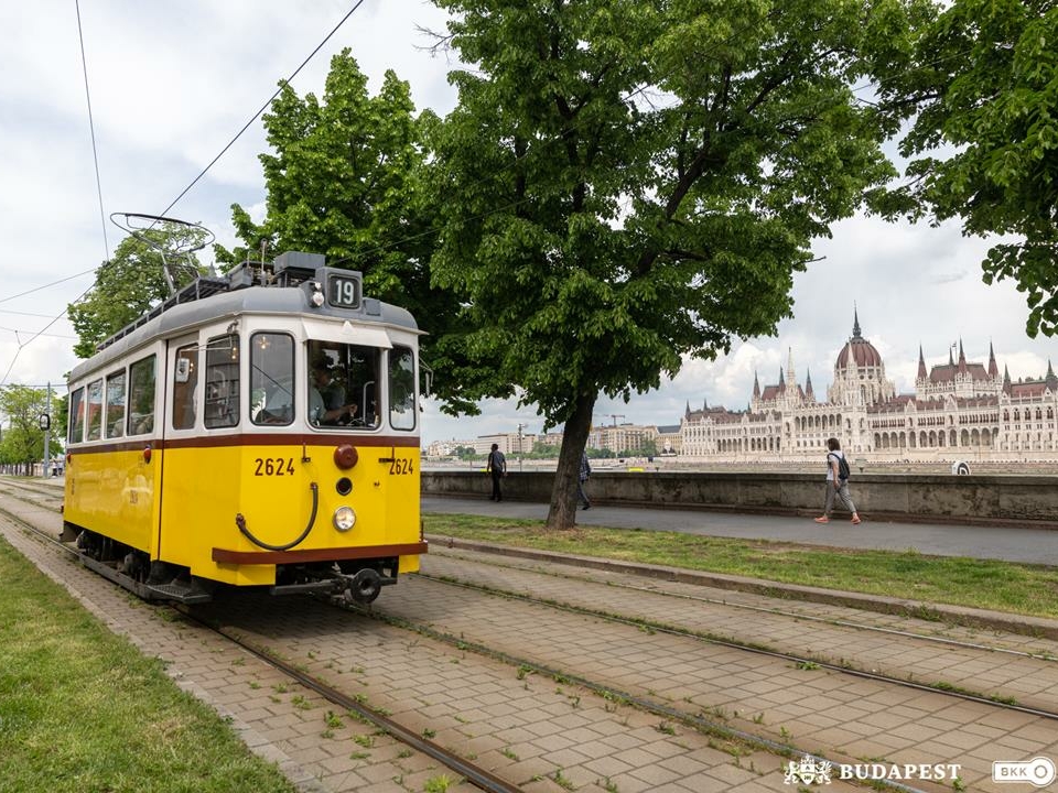 nosztalgia trolik Budapest nosztalgiaszezon retrójáratok
