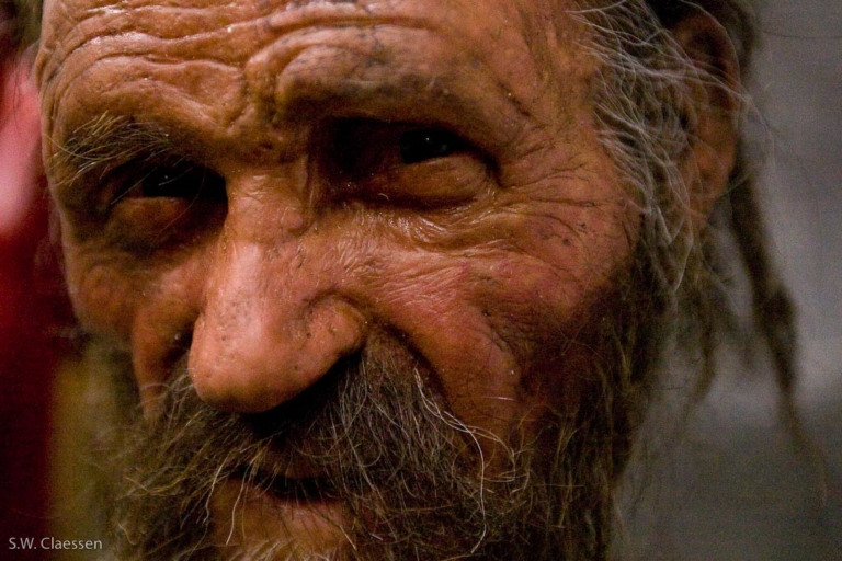 Ötzi jégember rekonstrukció múmia