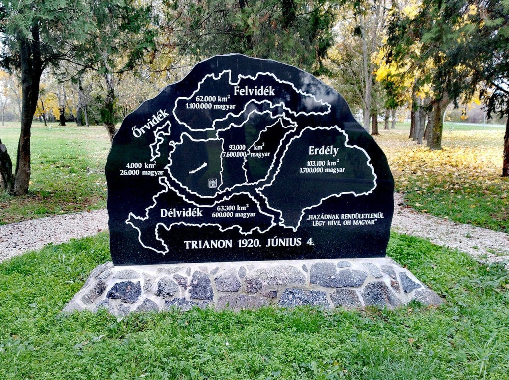 Trianoni szerződés Magyarország térkép etnikai térkép emlékmű