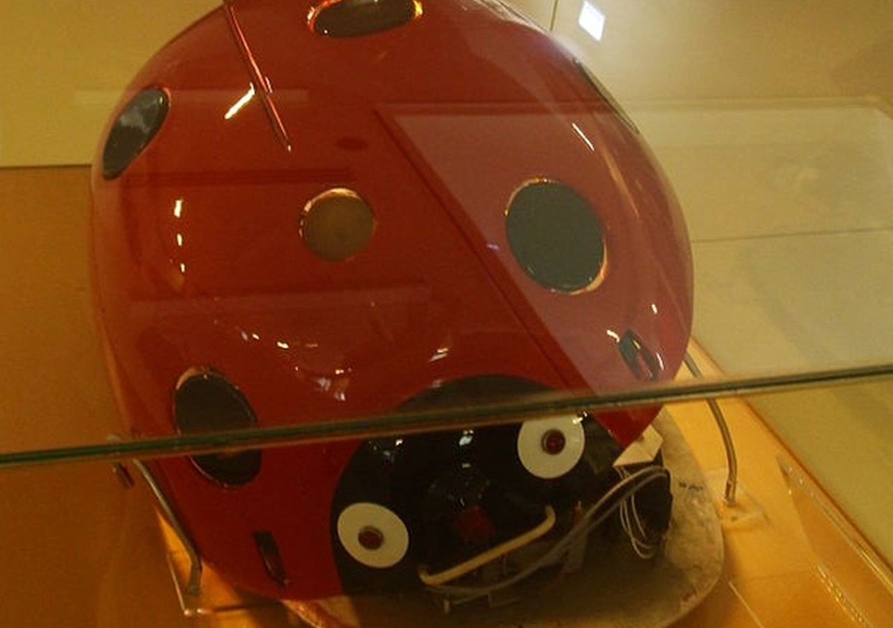 Szegedi katicabogár, robot kiállítás eredeti