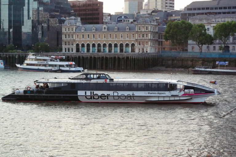 Uber boat Budapest Duna hajózás