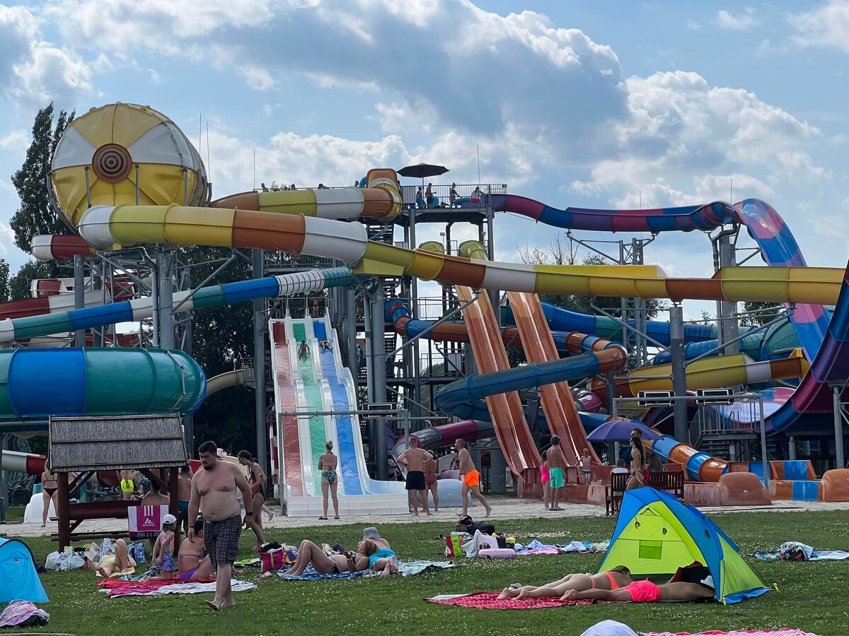Aquacinema Kisvárda csúszdapark
