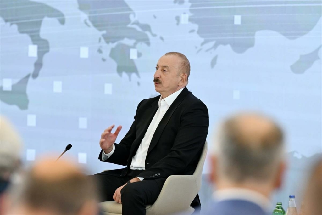 Ilham Aliyev azeri elnök a Global Media Forum 2025 rendezvényen. Fotó:Anadolu