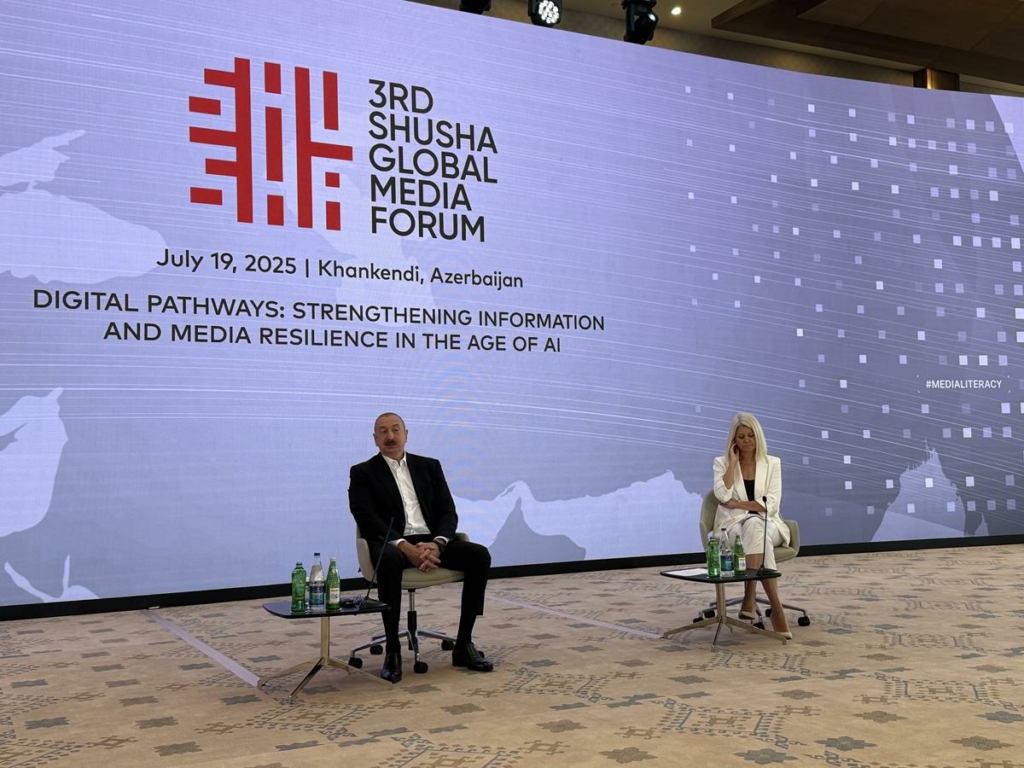 Ilham Aliyev azeri elnök a Global Media Forum 2025 rendezvényen.