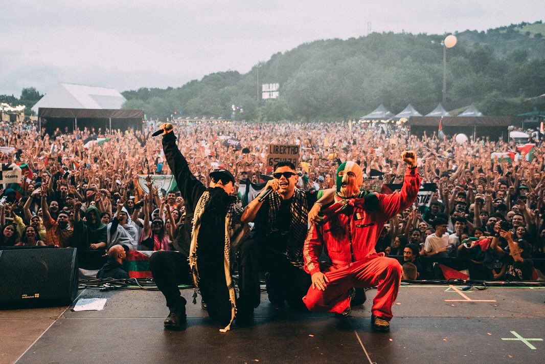 Kitiltanának egy együttest a Szigetről