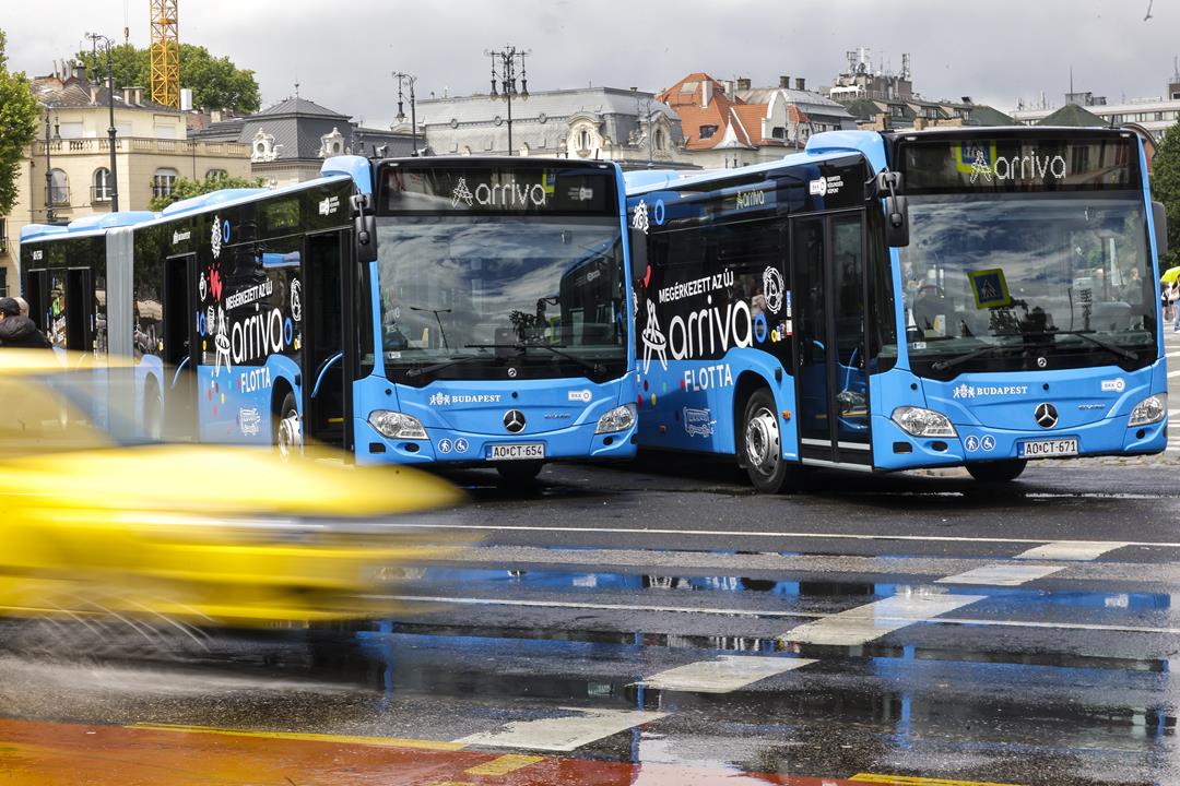 Új csuklós buszok Budapesten