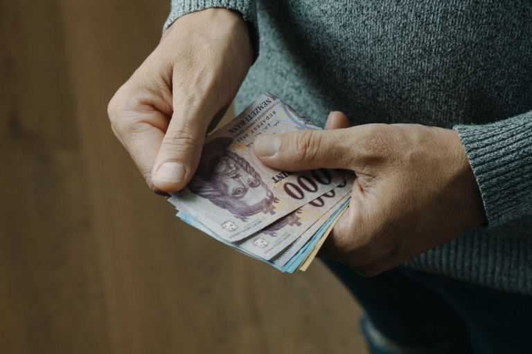 1 milliárdos választási osztogatás 8 új kormányzati program