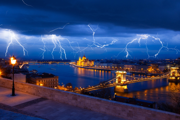villámlás Budapest viharok Magyarország zivatar jégeső