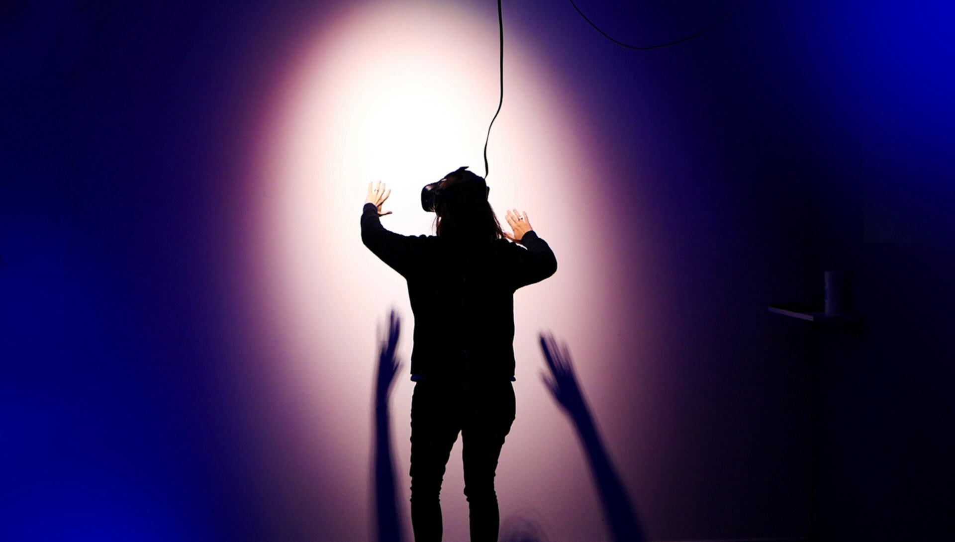 Photo: https://unsplash.com/photos/person-using-vr-headset-4lSz1Jv0Vkc