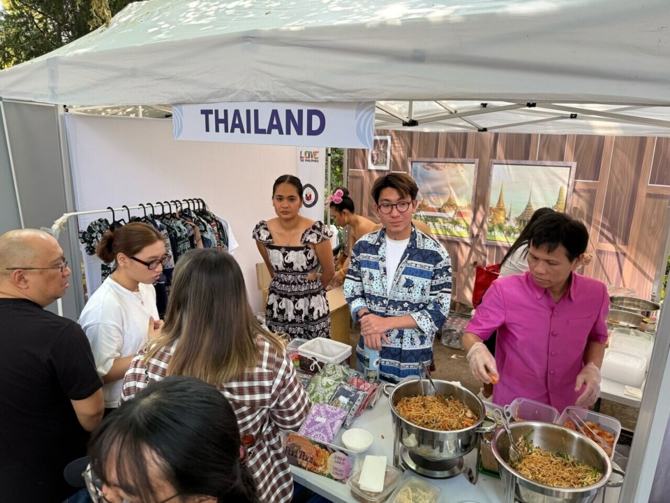 ASEAN jótékonysági bazár ünnepség diplomácia együttműködés