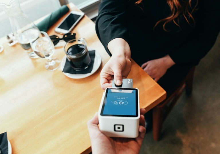 Borravaló szokások terminál bankkártya fizetés étterem kávézó