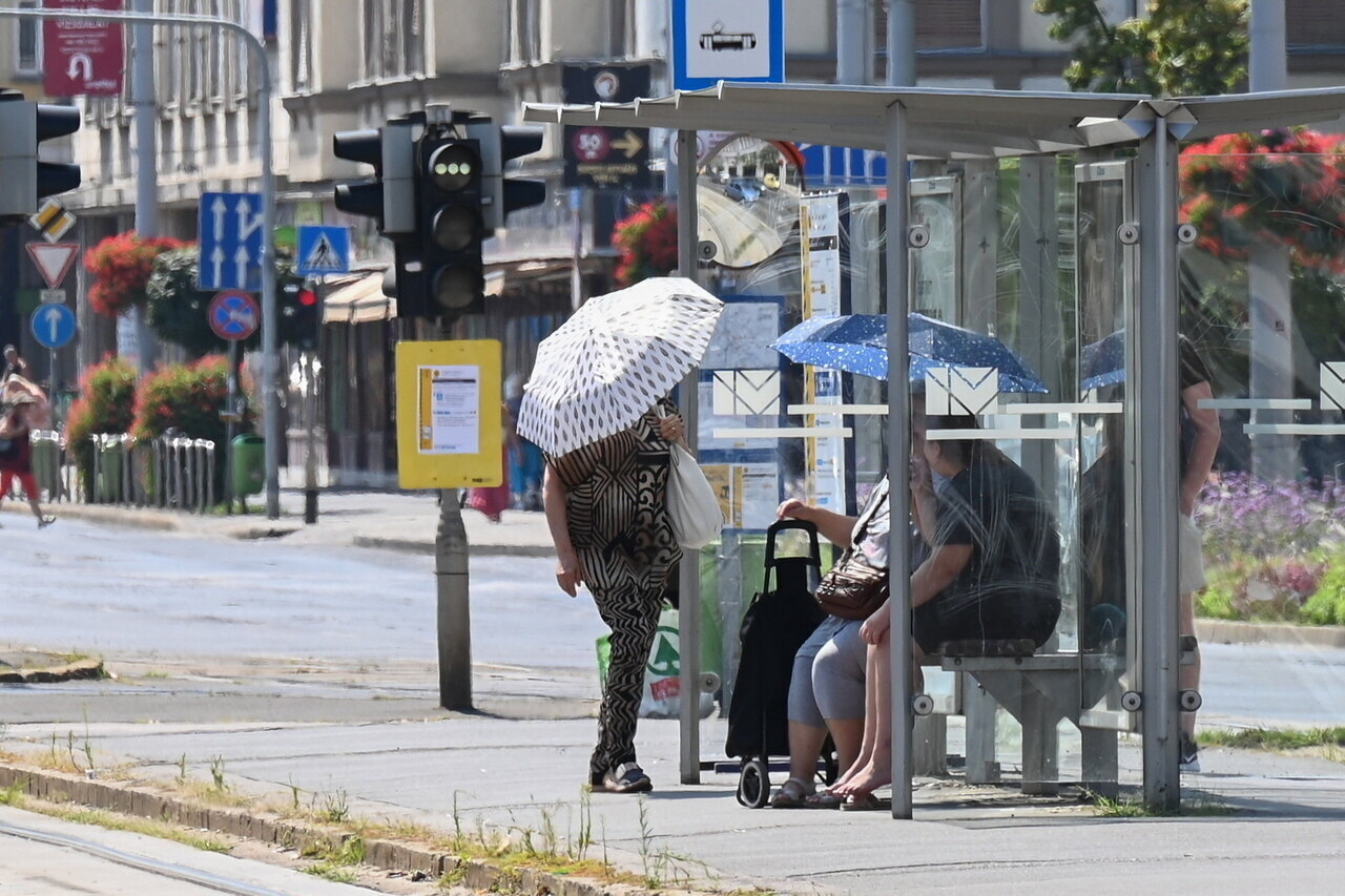 hőségriasztás budapest időjárás vörös kód