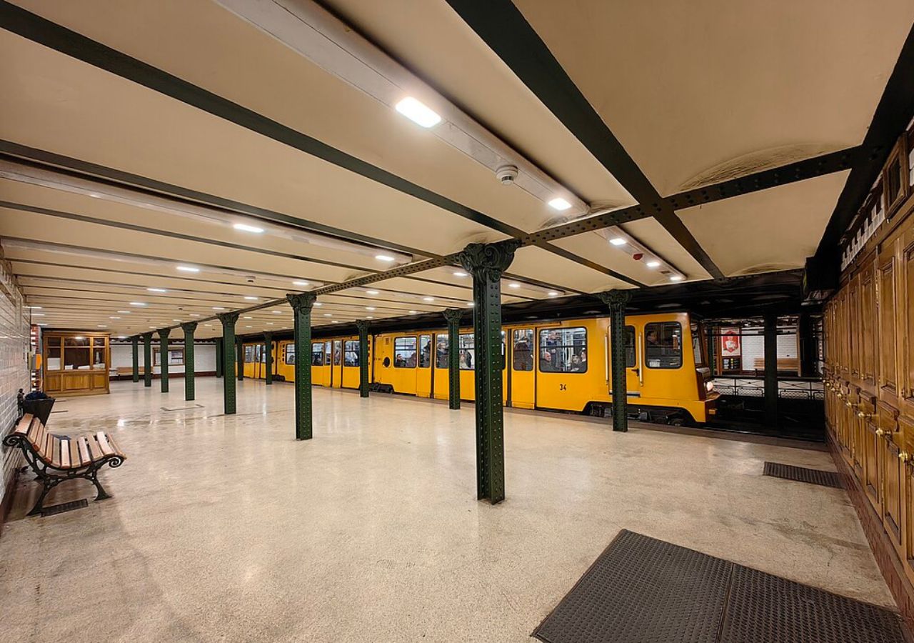 Kisföldalatti 1 metró felújítás bkk 2025 M1